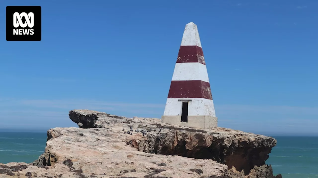 Robe's obelisk on brink as council decides not to step in to save historic coastal landmark