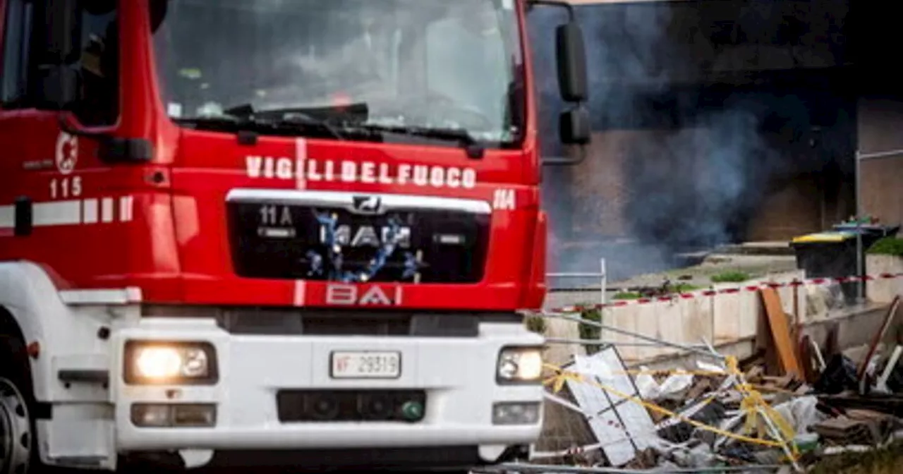 Incendio nell'autofficina sotto casa, morta famiglia a Milano