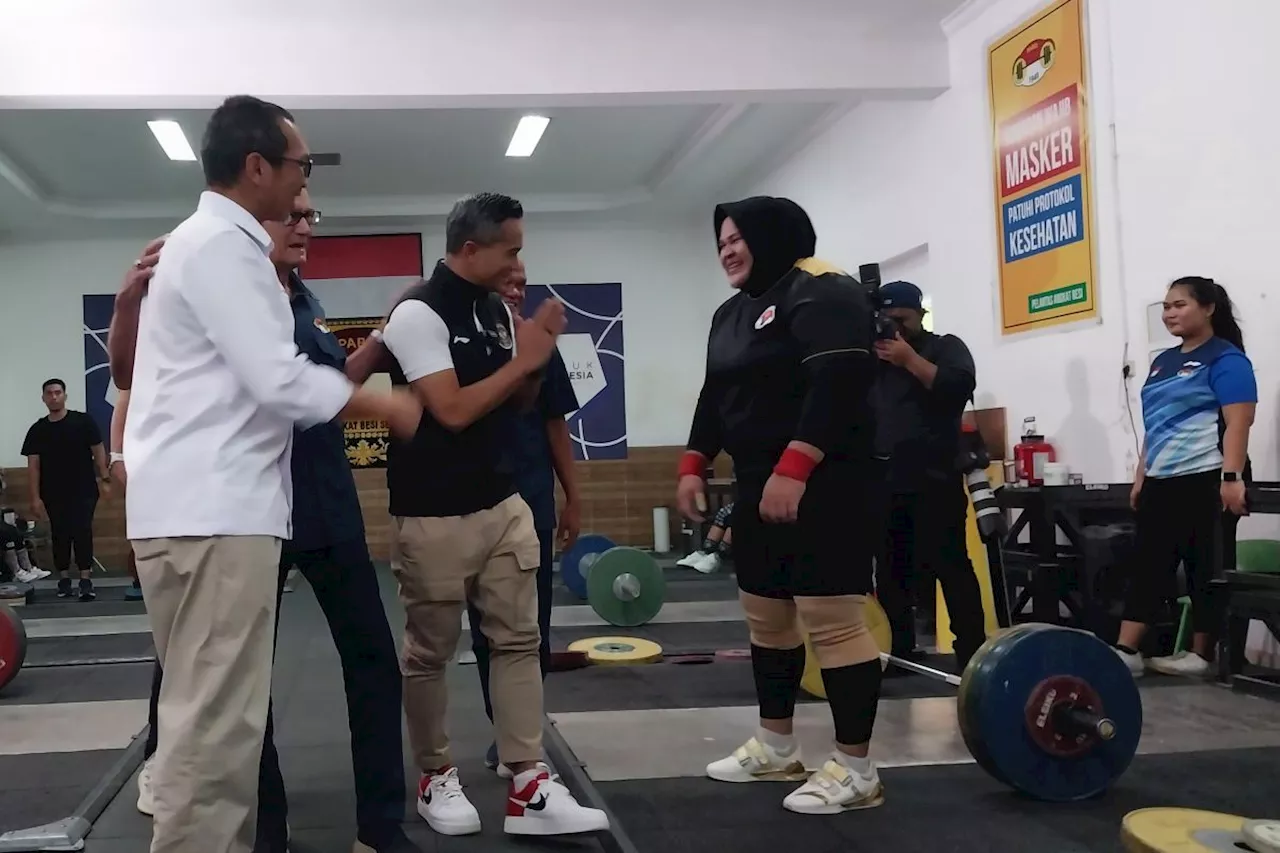 Tim angkat besi berangkat lebih awal untuk aklimatisasi di Olimpiade