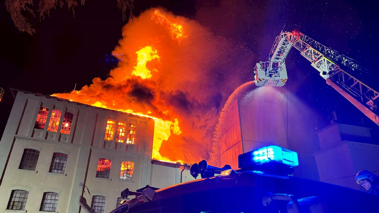 350 Retter im Einsatz: Millionenschaden bei Mühlen-Brand in Soest