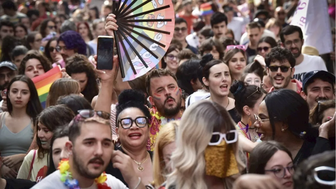 Rome LGBTQ2S+ Pride parade celebrates 30th anniversary, makes fun of Pope Francis comments