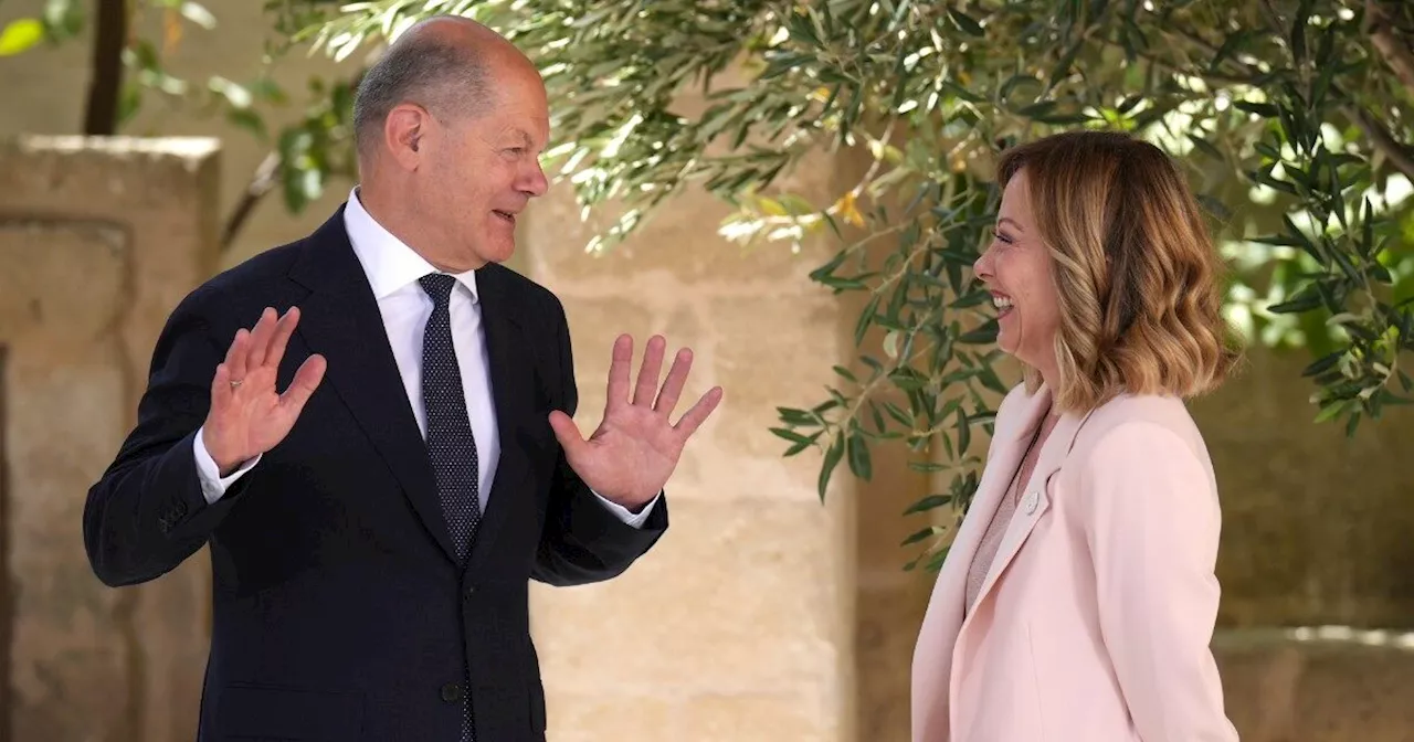 “Meloni è di estrema destra”: Scholz ferma le alleanze in Europa con i conservatori di Ecr