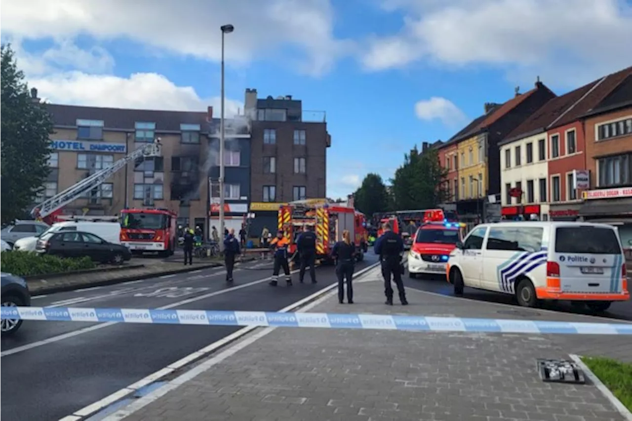 Hotelkamer aan Dampoort in Gent brandt uit en eist dodelijk slachtoffer: andere aanwezigen zijn geëvacueerd