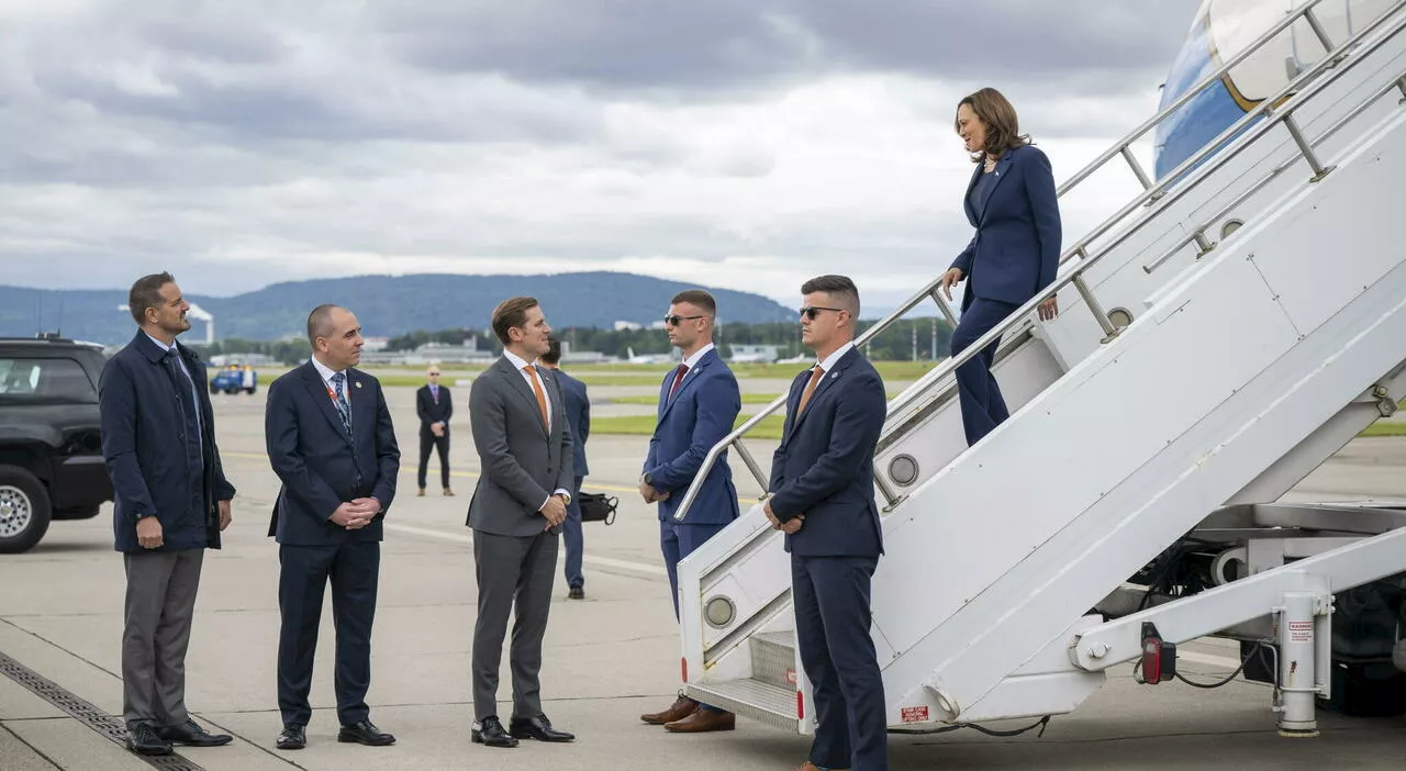 Conferenza pace in Svizzera, Kamala Harris e Zelensky arrivati al Burgenstock