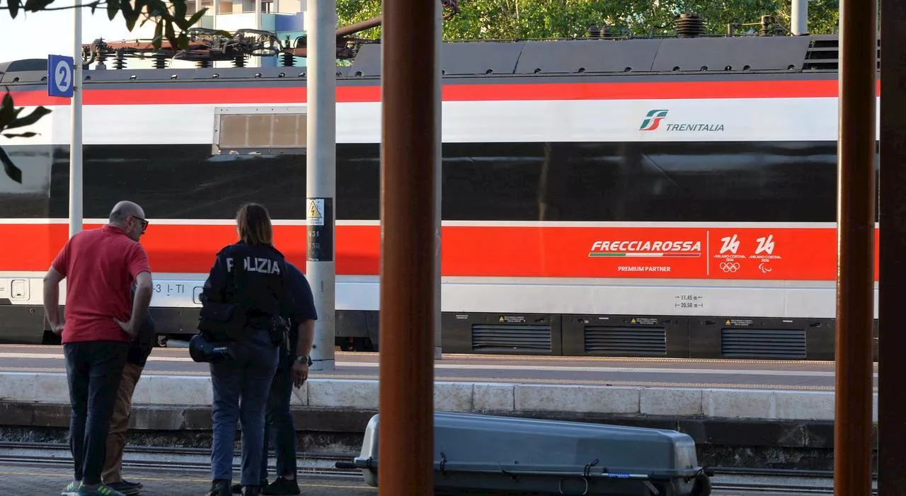 Mamma e figlia morte sotto il treno a Montesilvano. Il marito e papà: «Mia moglie era depressa, temeva di perd