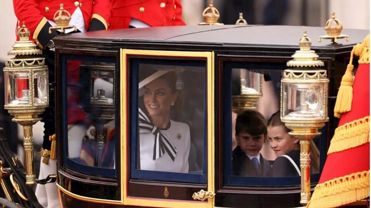 Re Carlo apre la parata di “Trooping the Colour”, c’è anche la principessa Kate