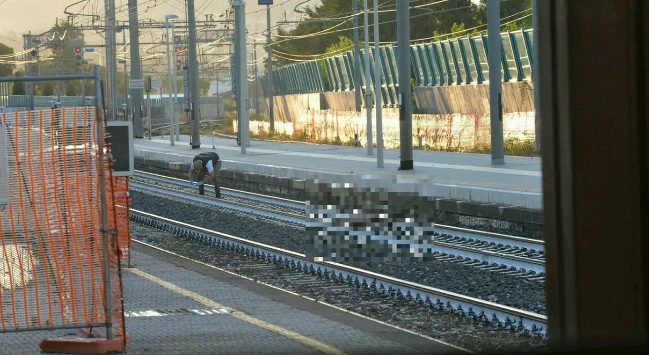 Mamma e figlia morte sotto il treno, oggi la bambina doveva ricevere il battesimo. Le foto sui social e l'orro