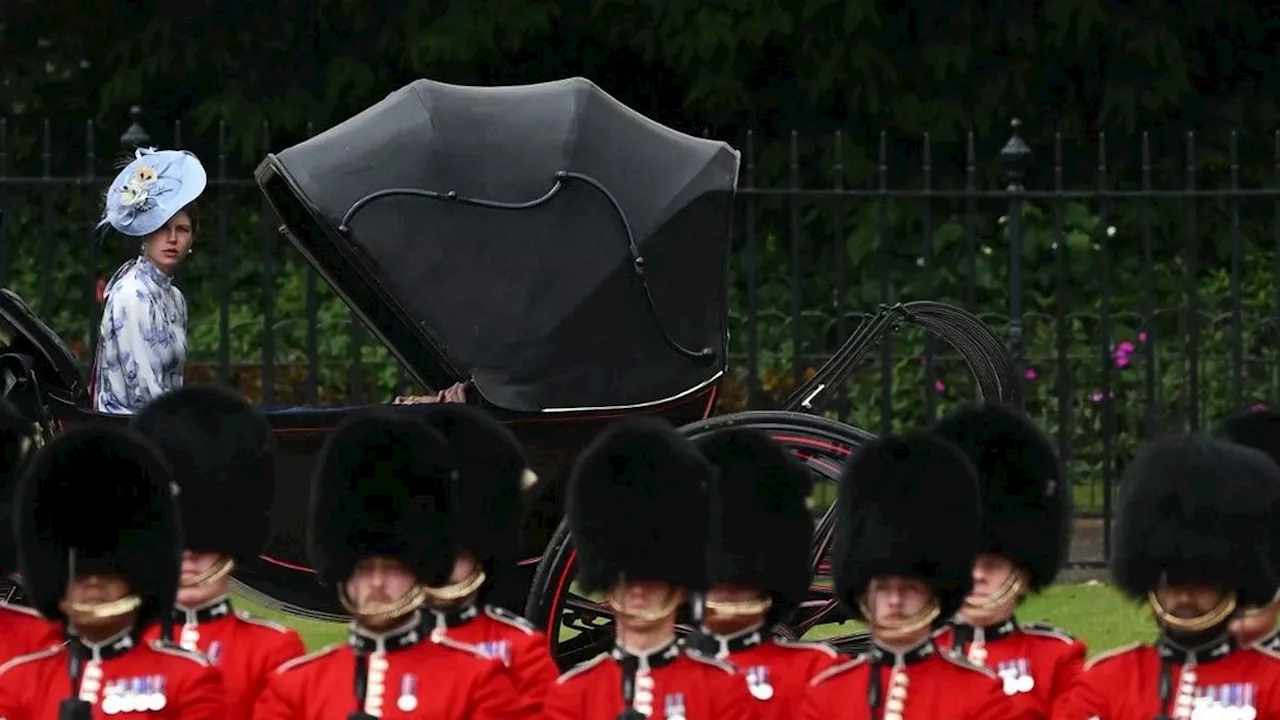 Lady Louise Sepupu Pangeran William Curi Perhatian di Trooping the Colour, Kenakan Ulang Gaun Lama