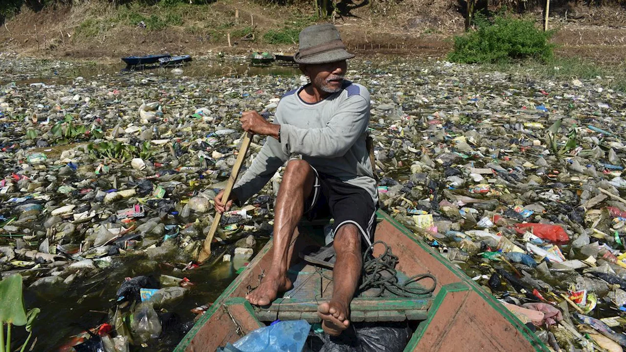 Sampah Kembali Menumpuk di Sungai Anak Citarum, Pj Gubernur Jabar: Masyarakat Jangan Buang Sampah Sembarangan