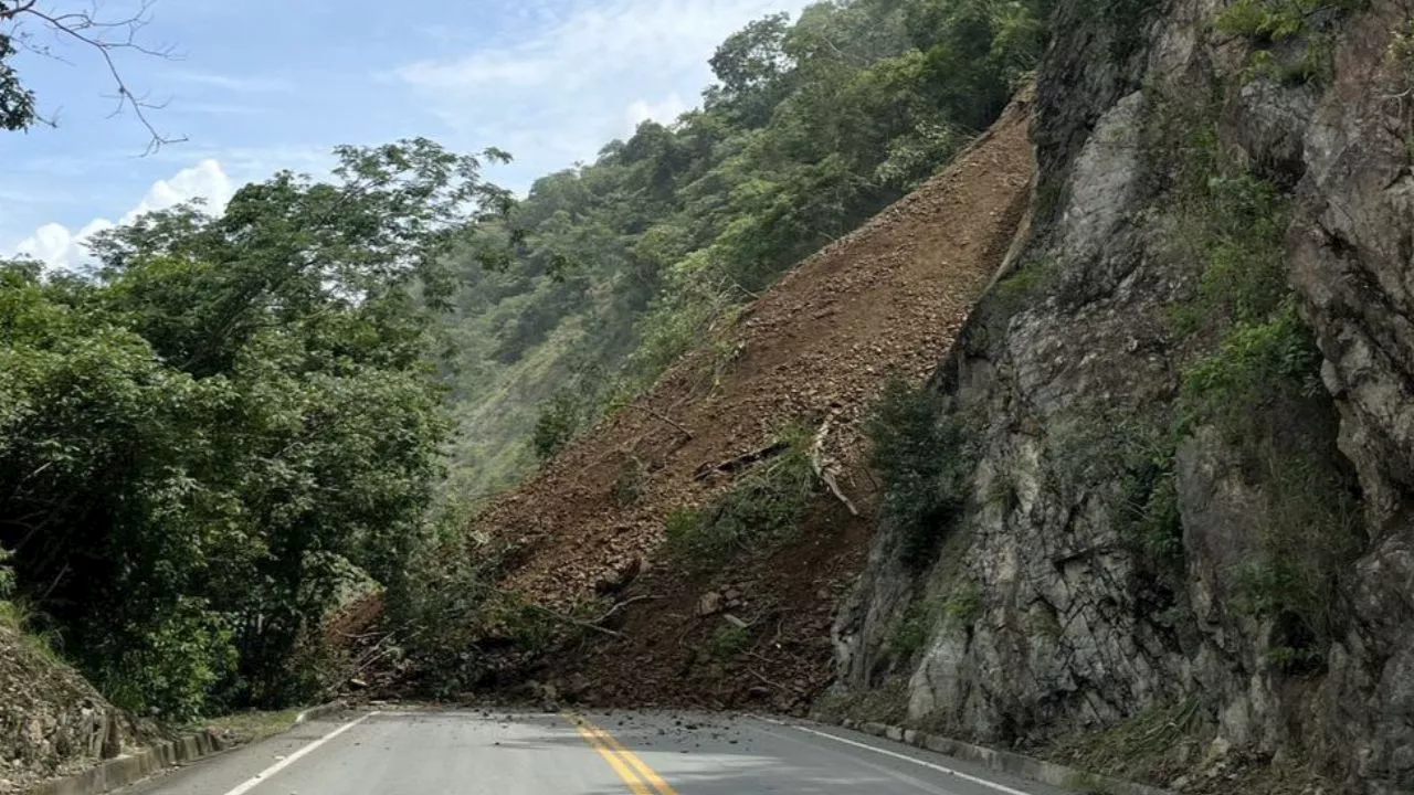 Deslizamiento en Vía Bolombolo – Santa Fe de Antioquia obliga a cierre total de la vía