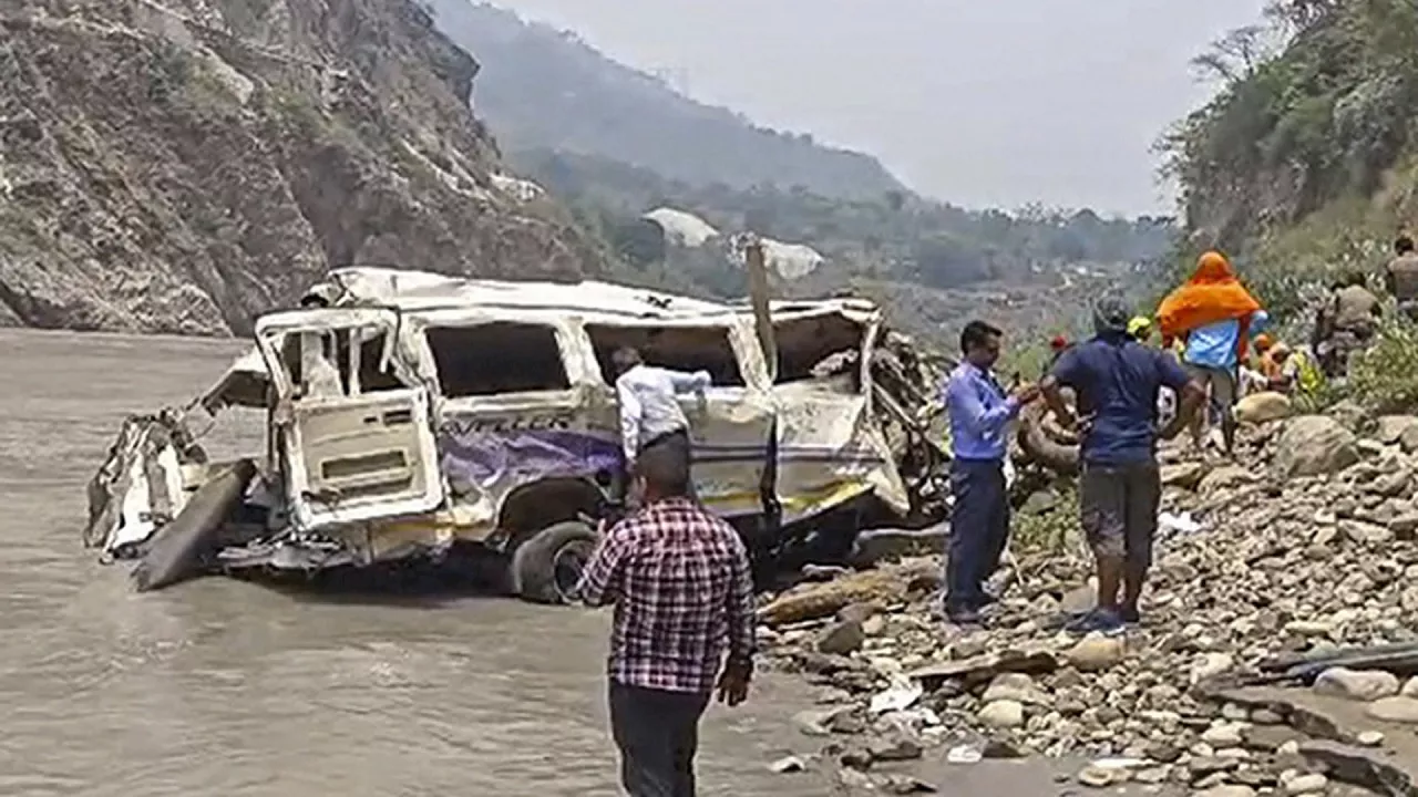 Rudraprayag Accident: मरने वालों की संख्या बढ़कर 14 हुई, मोदी-राहुल समेत इन्होंने जताया दुख