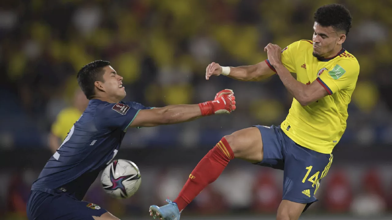  Puños, empujones y expulsiones en Colombia vs. Bolivia, tras falta sobre Luis Díaz