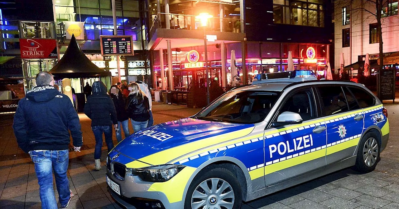 Polizist in Bielefeld verletzt: Einsatzkräfte rücken zu Schlägerei am Boulevard aus