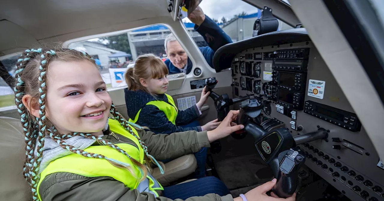 Todkranker Pilot schenkt 150 Kindern „einen glücklichen Tag“ über Bielefeld