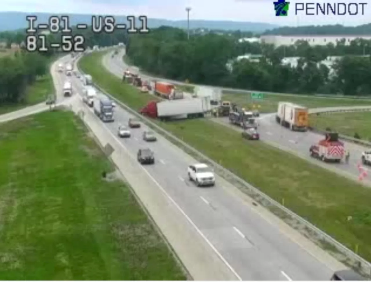 Tractor-trailer crash closes part of I-81 in Cumberland County