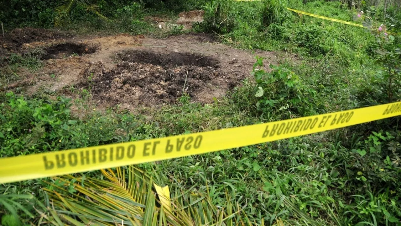 Hallan 17 cuerpos en fosas clandestinas en Jacona, Michoacán