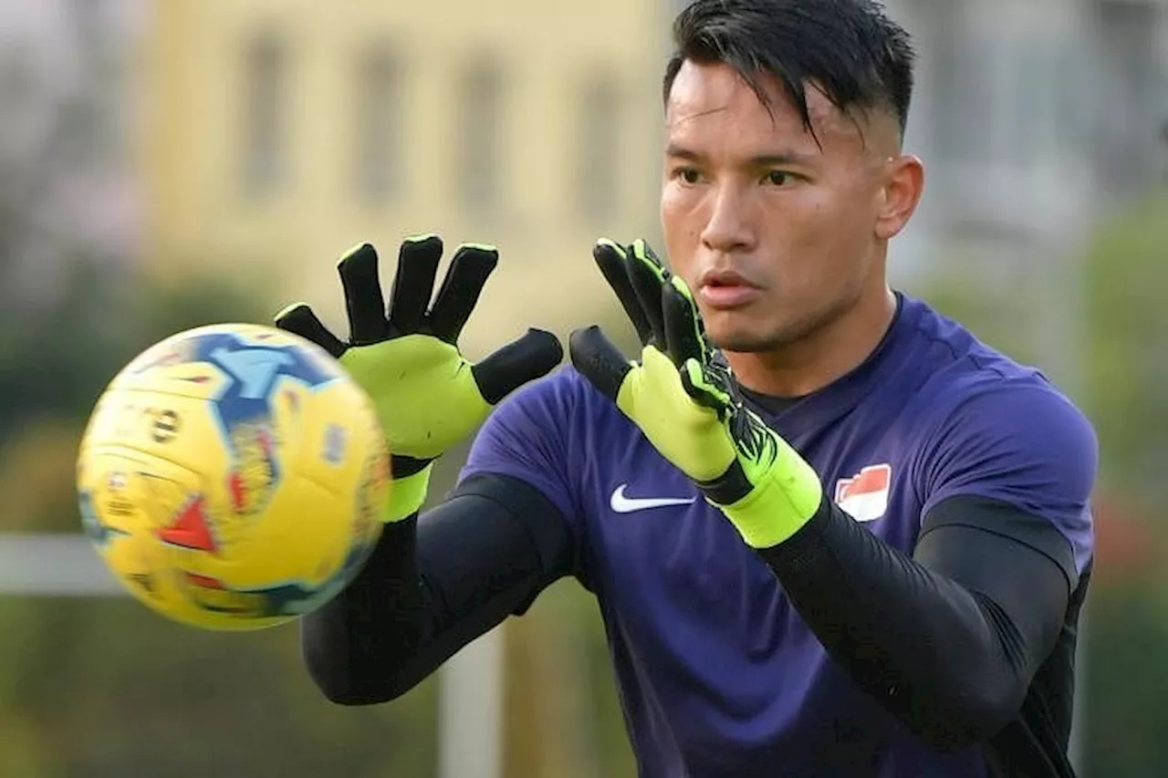 Singapore football goalkeeper urges Chinese fans to stop sending him money