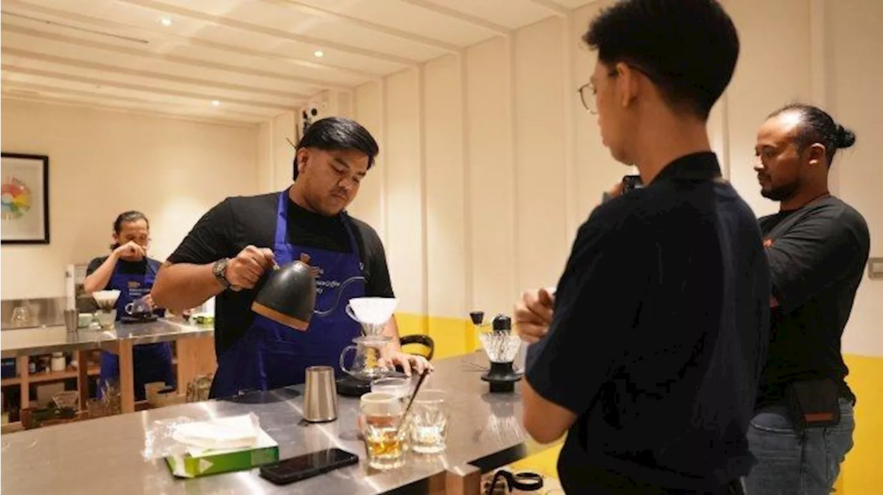 Tingkatkan Kompetensi, Kemendikbudristek Beri Magang LKP Barista di Industri Kopi