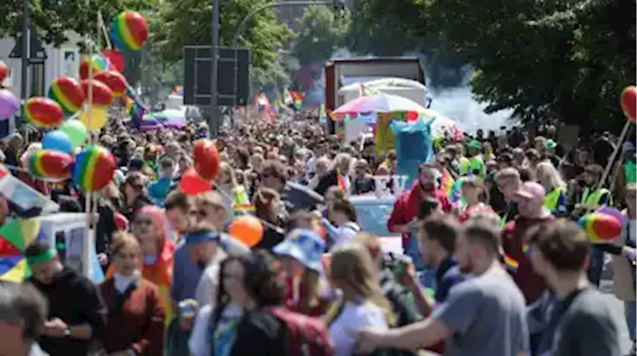 Mehr als 10.000 Menschen bei CSD in Oldenburg