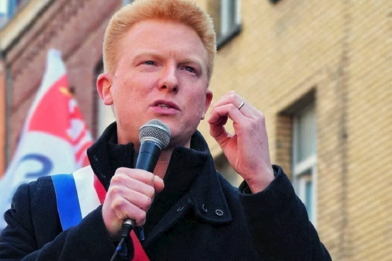 À Lille, Adrien Quatennens annonce qu'il renonce à sa candidature aux législatives