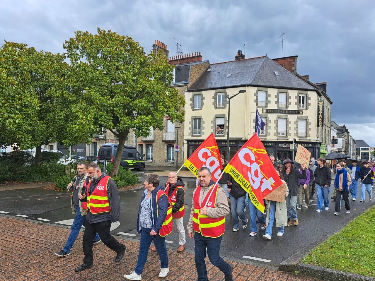 Fougères : 300 personnes manifestent contre l'extrême droite | La Chronique Républicaine