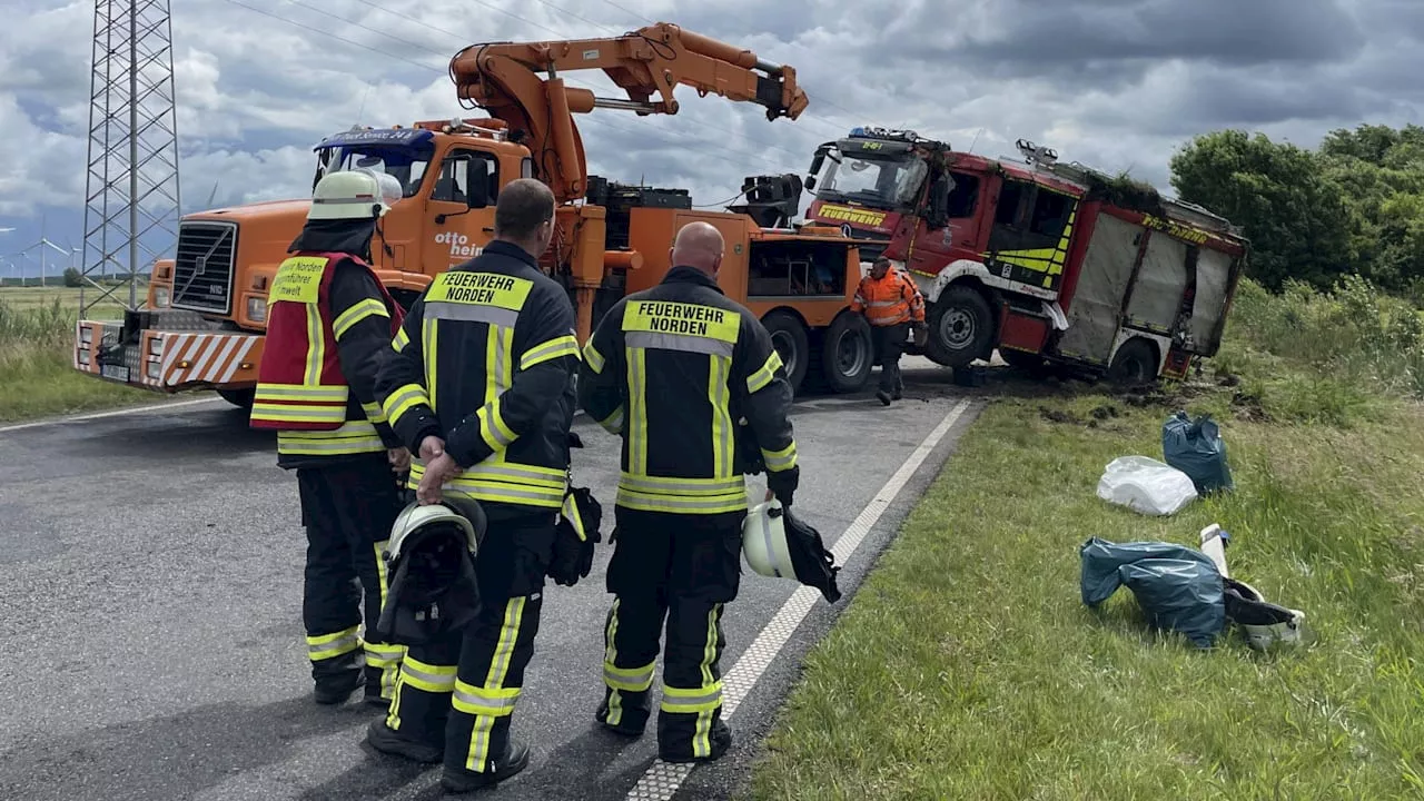 Niedersachsen: Feuerwehrauto kracht nach Ausweichmanöver auf die Seite