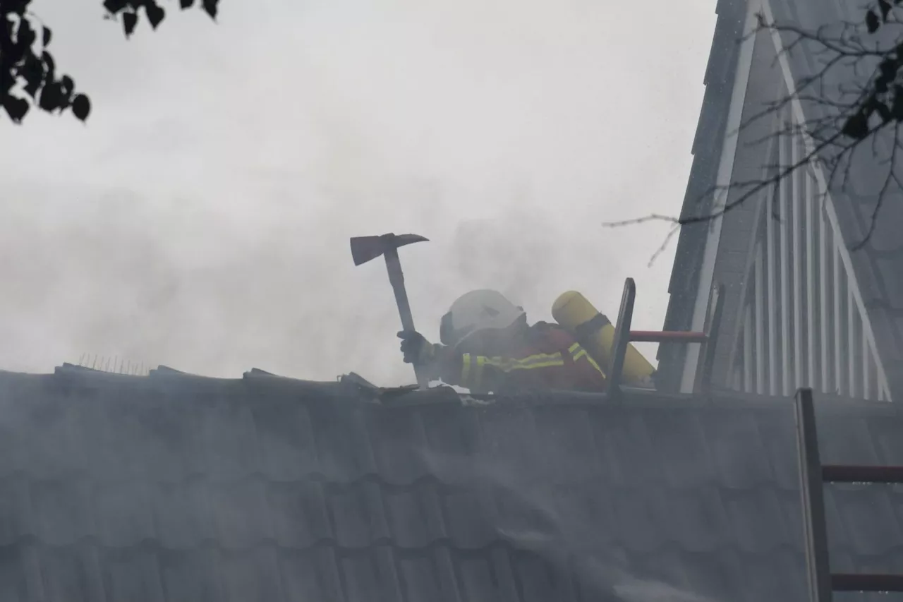 Dachstuhlbrand in Seestermühe von 100 Einsatzkräften erfolgreich bekämpft Aufwändige