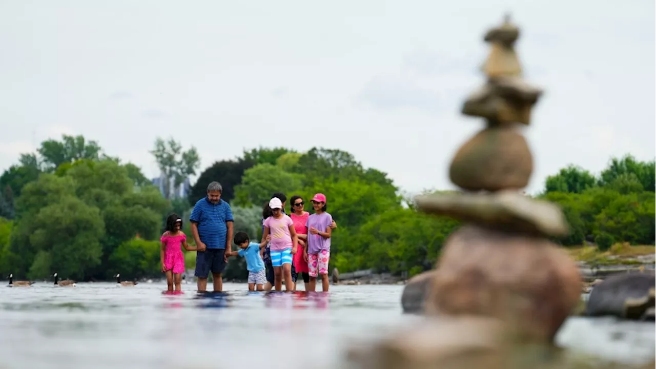 'Drink plenty of water': Ottawa preparing for heatwave starting Monday