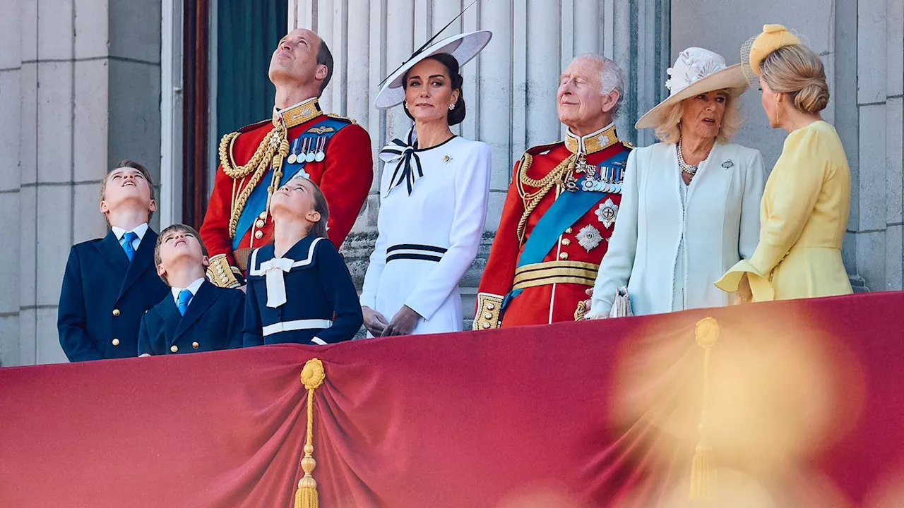 König Charles wird gefeiert – doch EINER schwänzt