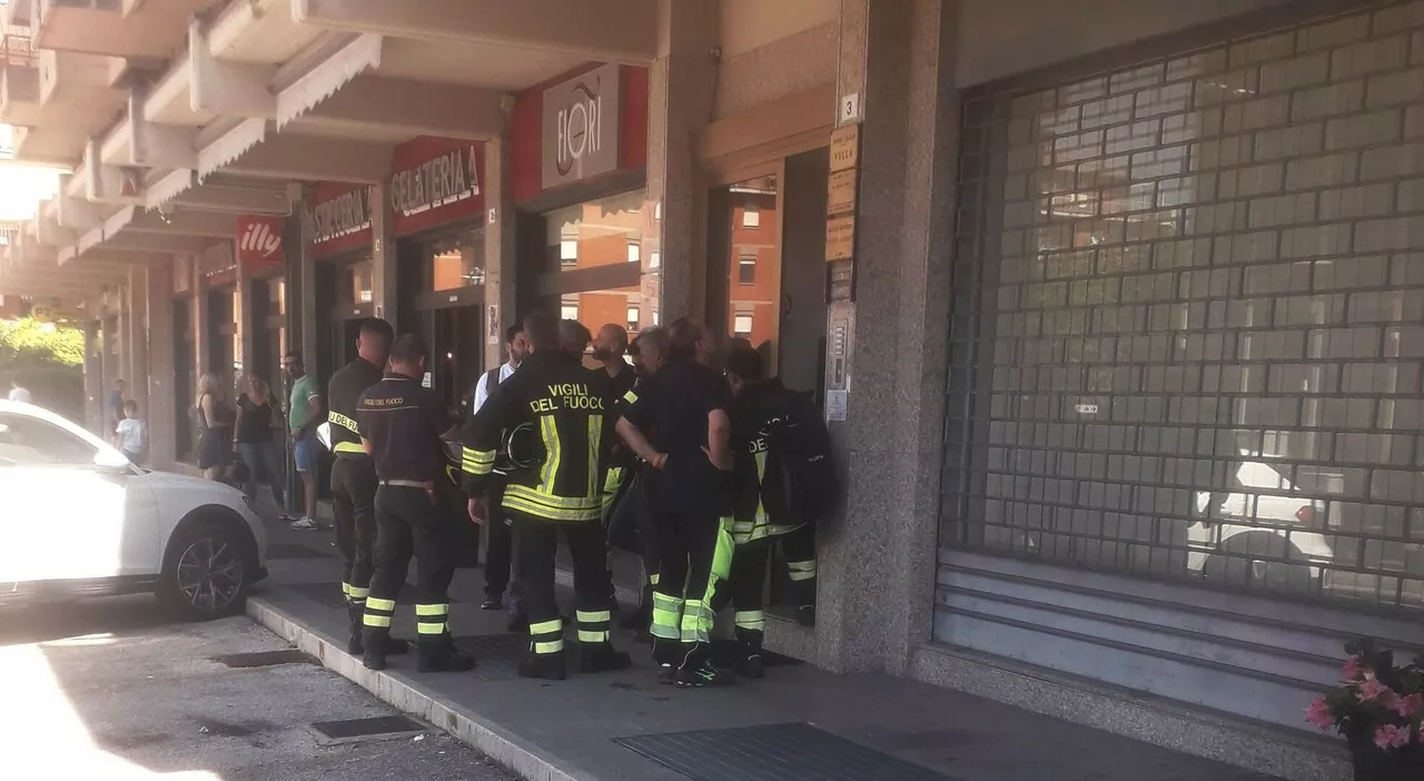 Anziano bloccato in casa chiede aiuto ai vigili. Soccorsi mobilitati, ma l'indirizzo era sbagliato