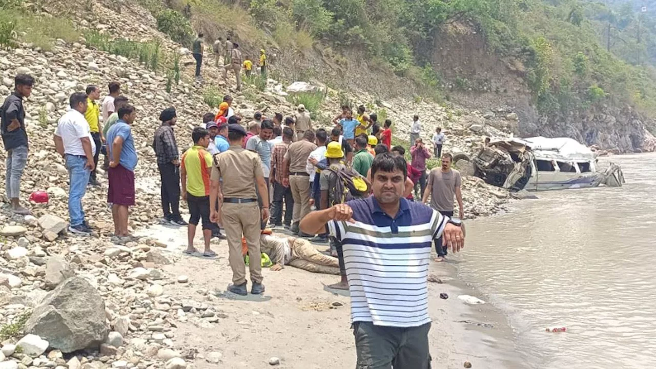 Rudraprayag Accident: खाई में वाहन गिरता देख मजदूरों ने लगाई नदी में छलांग, दूसरों को बचाने के लिए जोखिम में डाली खुद की जान, एक बहा