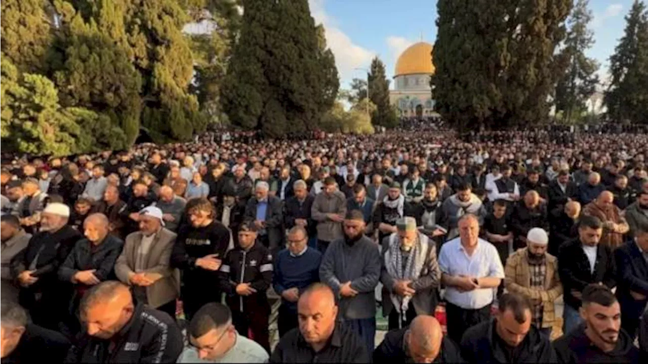 40.000 Muslim Yerusalem Salat Iduladha di Masjid Al-Aqsa, Dilecehkan Tentara Israel sebelum Ibadah