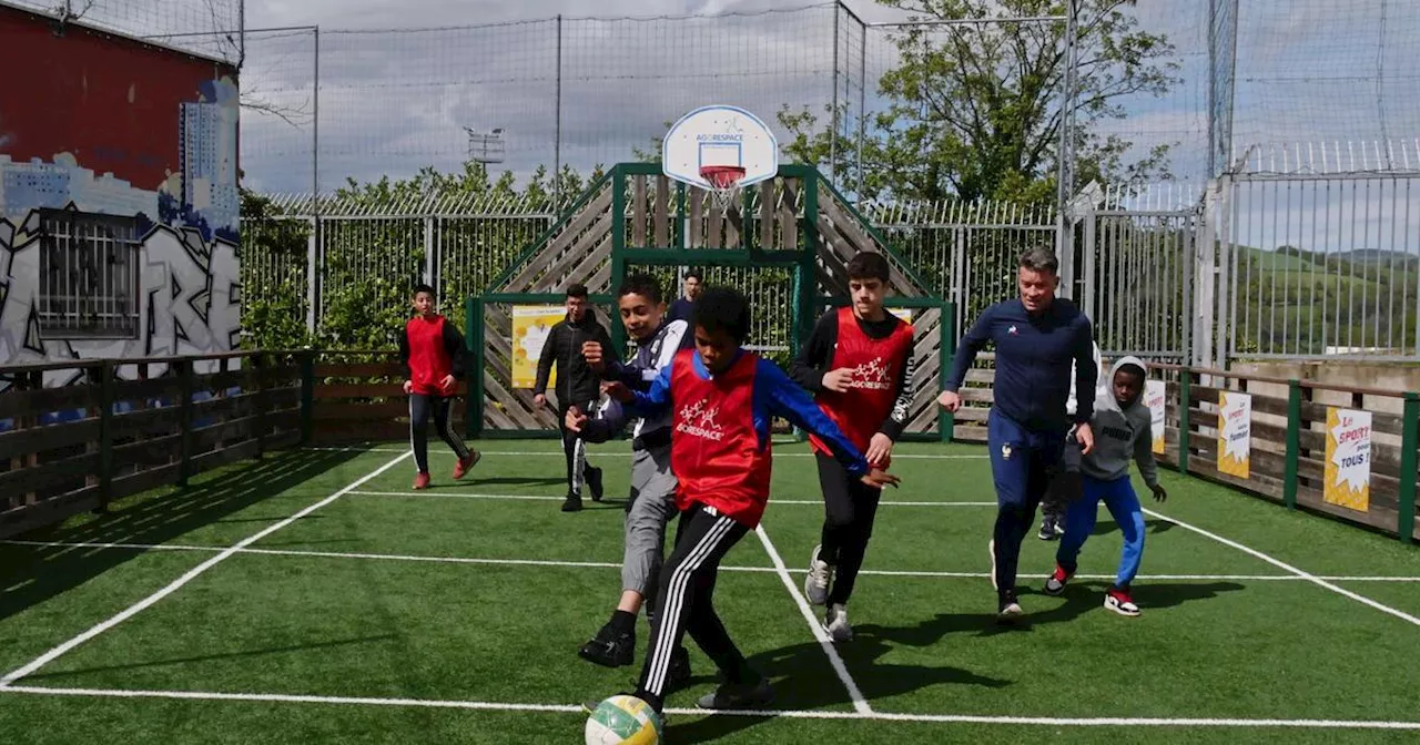 À Saint-Étienne, ces policiers qui gardent le lien avec les jeunes des quartiers