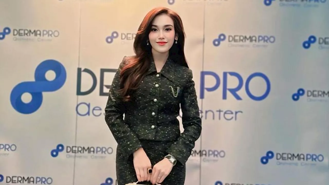 6 Potret Ayu Ting Ting dengan Busana Formal, Banjir Pujian