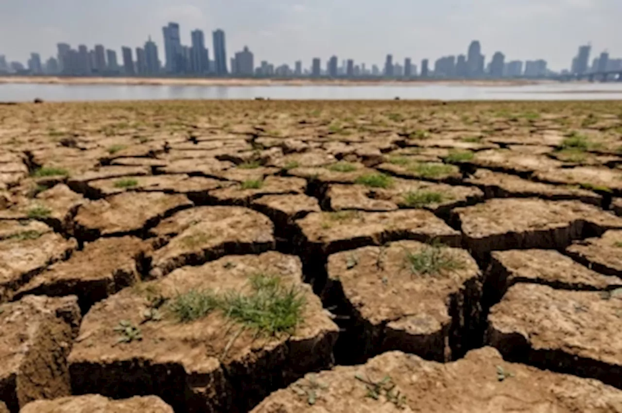 Flooding hits China’s south, temperatures sizzle elsewhere