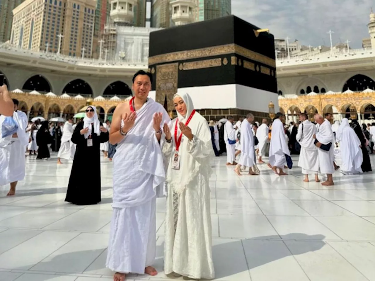 Minta Doa Restu, Foto Ibas dan Istri Tunaikan Ibadah Haji 2024