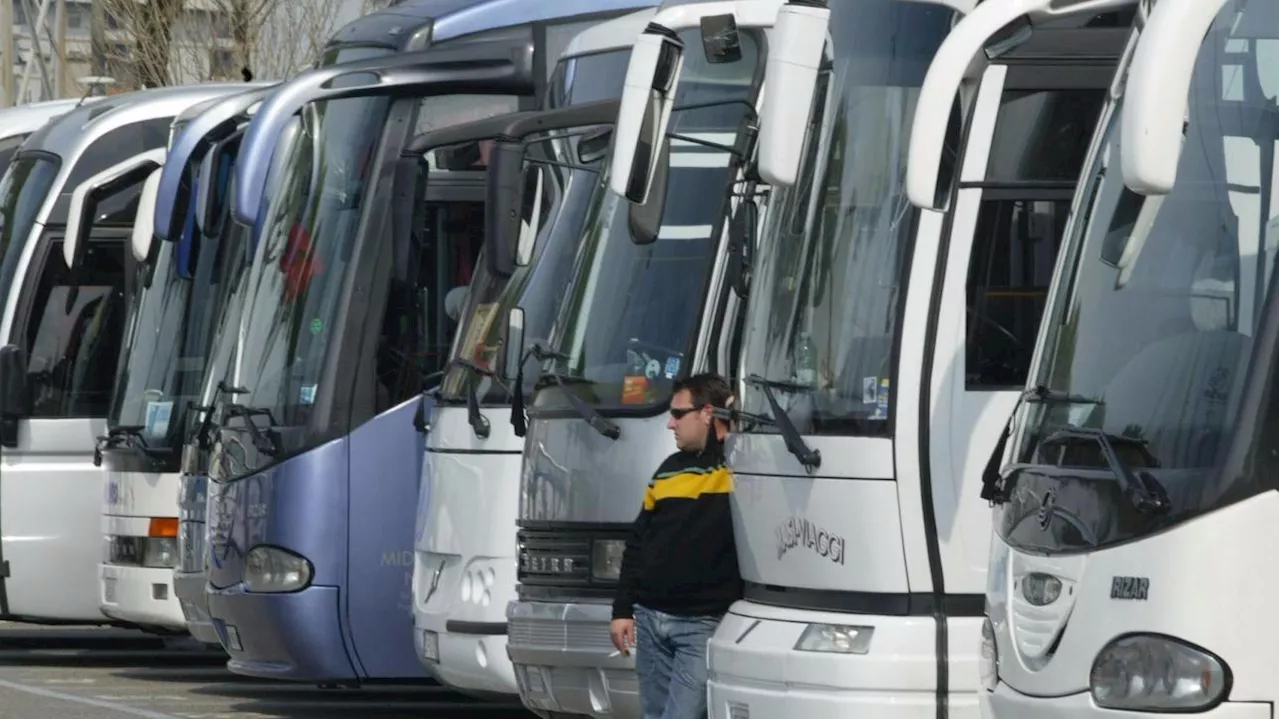 Bergamo, il portellone si chiude: giovane viaggia nel bagagliaio