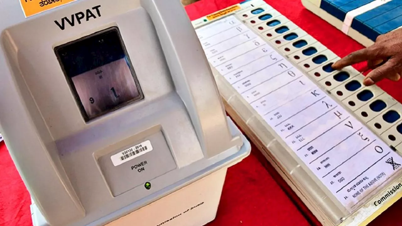 EVM हैकिंग के आरोप पर EC की सफाई - किसी डिवाइस से कनेक्ट नहीं होती मशीन