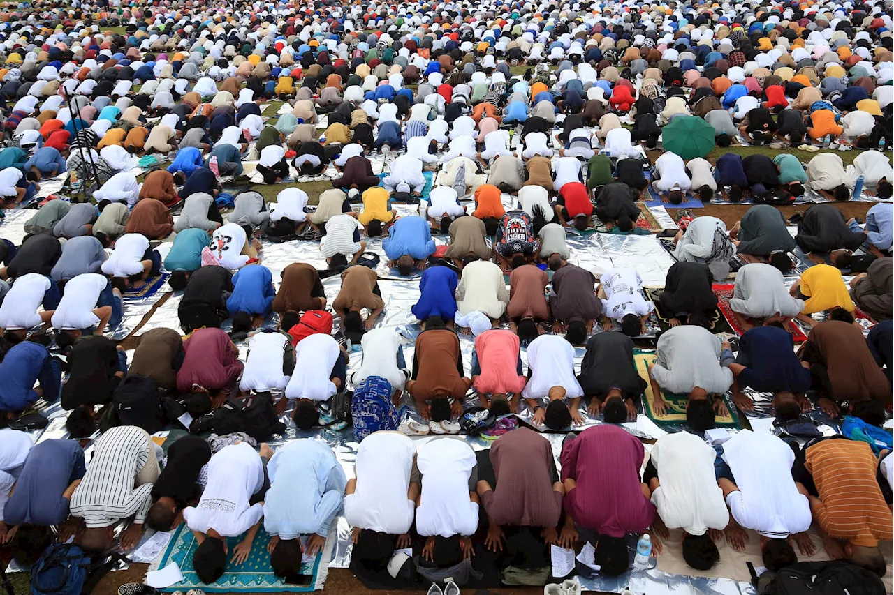 IN PHOTOS: Muslims gather for morning prayers in observance of Eid’l Adha