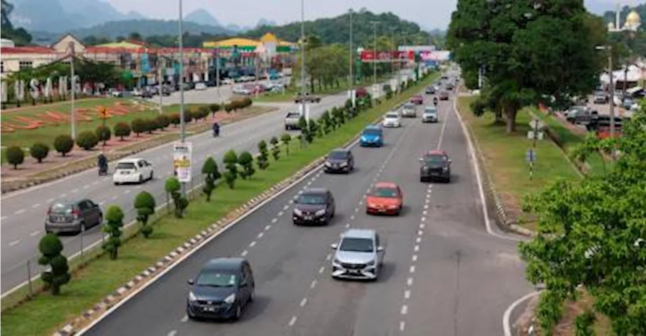 Traffic entering Kelantan under control, police to carry out traffic diversion if necessary