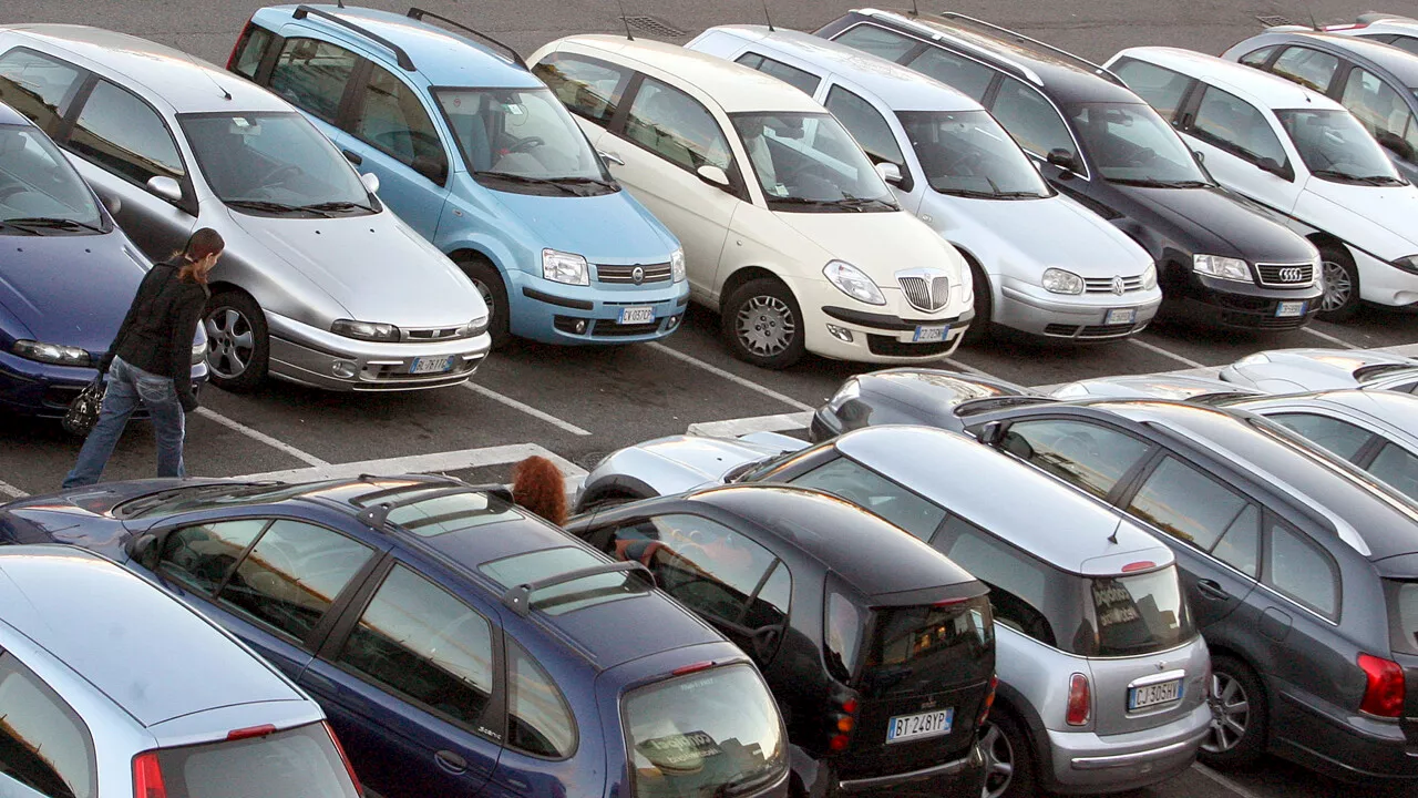 Ecobonus 2024: esauriti i fondi per le auto usate, partono gli incentivi per taxi e Ncc