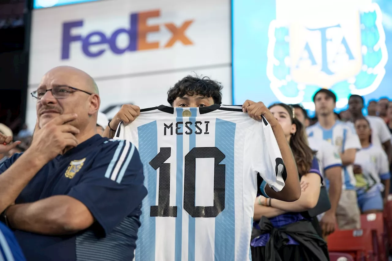 Lionel Messi draws throngs of fans as Argentina preps for Copa América