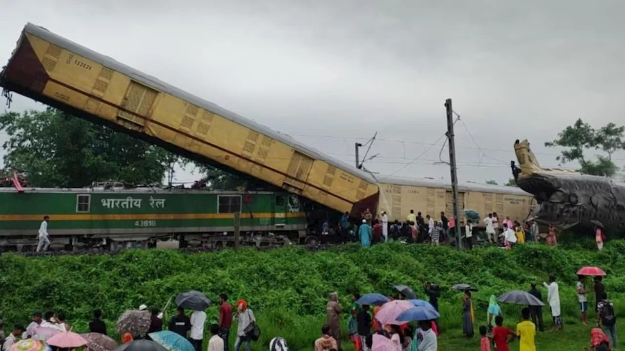 West Bengal Train Accident: 35 पैसे में 10 लाख का बीमा... ट्रेन टिकट करते समय जरूर करें टिक, हादसे में मौत पर परिवार को मिलेगा मुआवजा