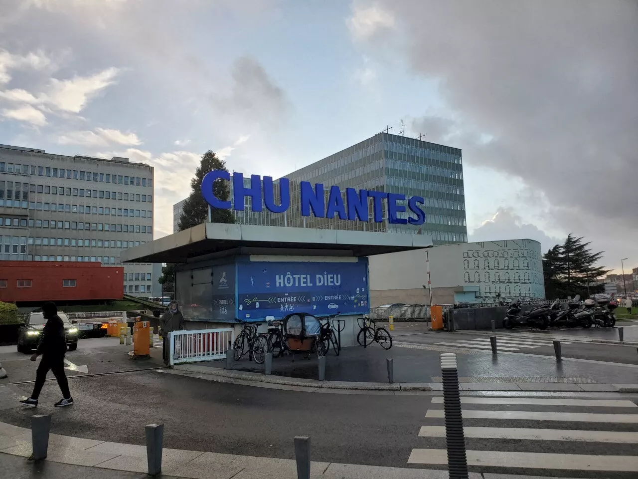 CHU de Nantes : 40 lits supplémentaires fermés, un signalement déposé auprès du procureur