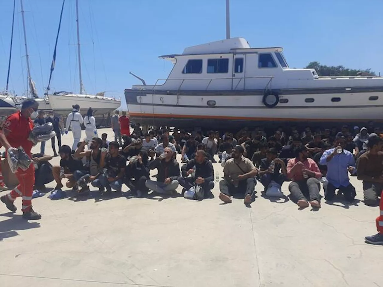 Migranti, 50 dispersi in Calabria, 10 morti a sud di Lampedusa