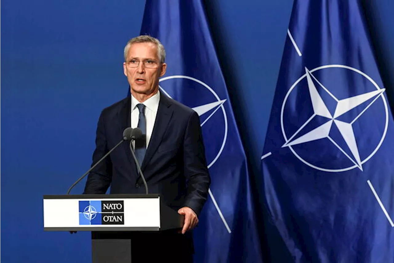 Stoltenberg: Nato discute lo schieramento di più armi nucleari