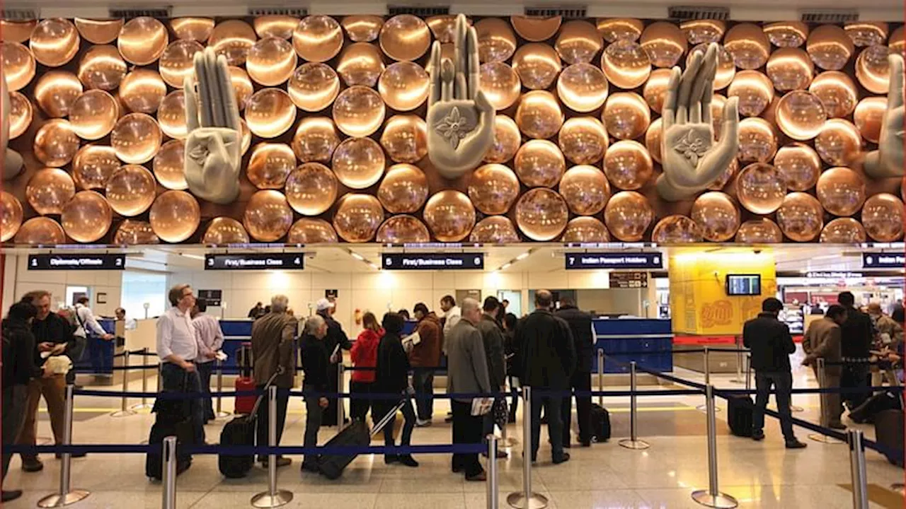 Delhi Airport: दिल्ली एयरपोर्ट पर करीब आधे घंटे तक गुल रही बिजली, बोर्डिंग-चेक इन में देरी से यात्री परेशान