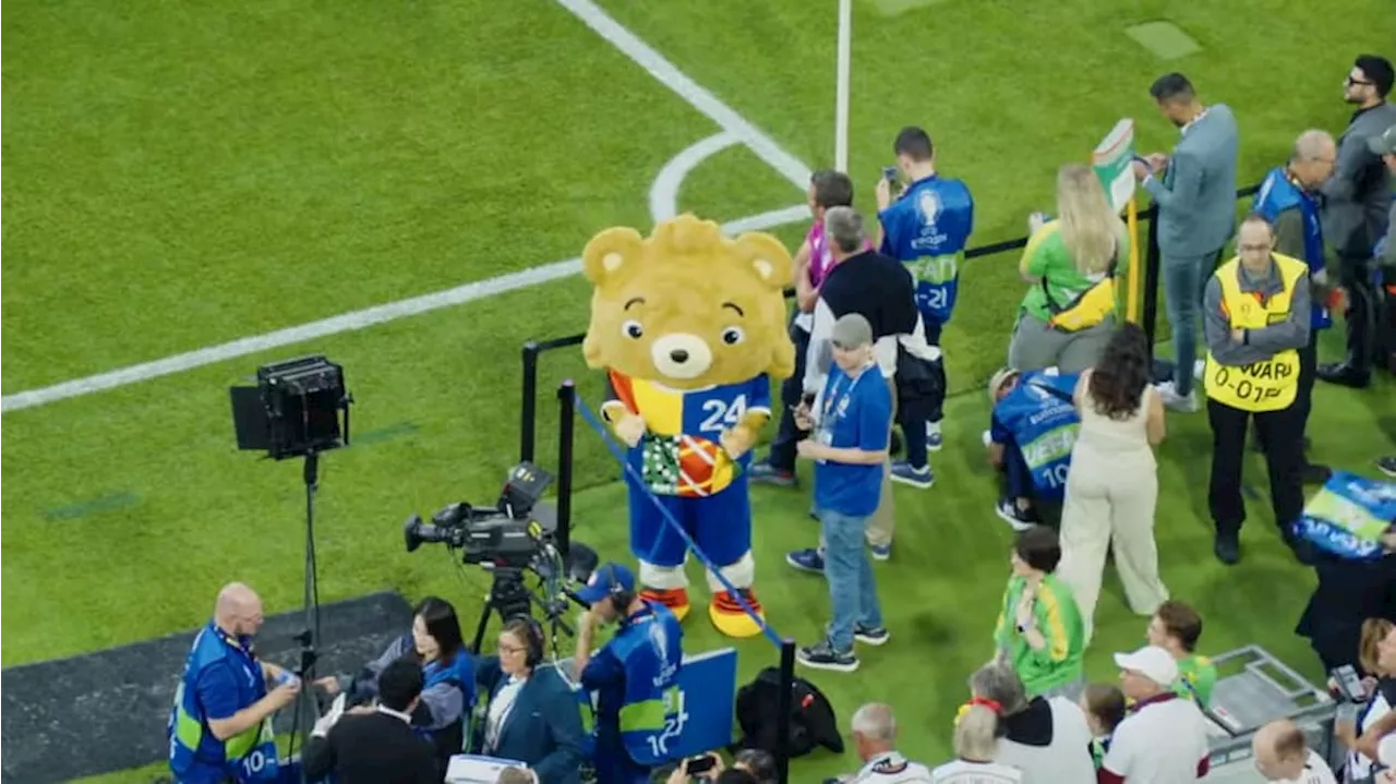 EM: Sicherheits-Skandal! YouTuber schmuggelt sich als Teddy ins Stadion