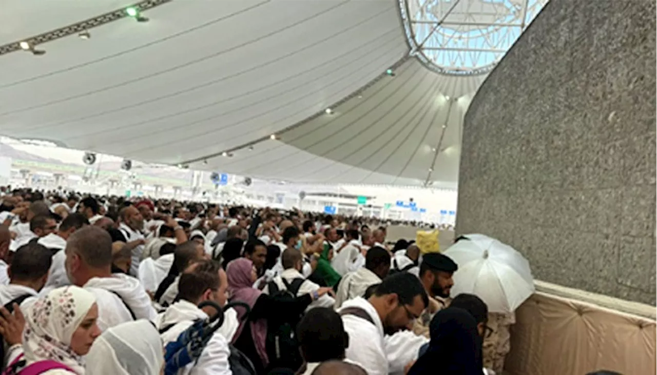 Over 1.8m Hujjaj at Mina perform rammi, sacrifice animals