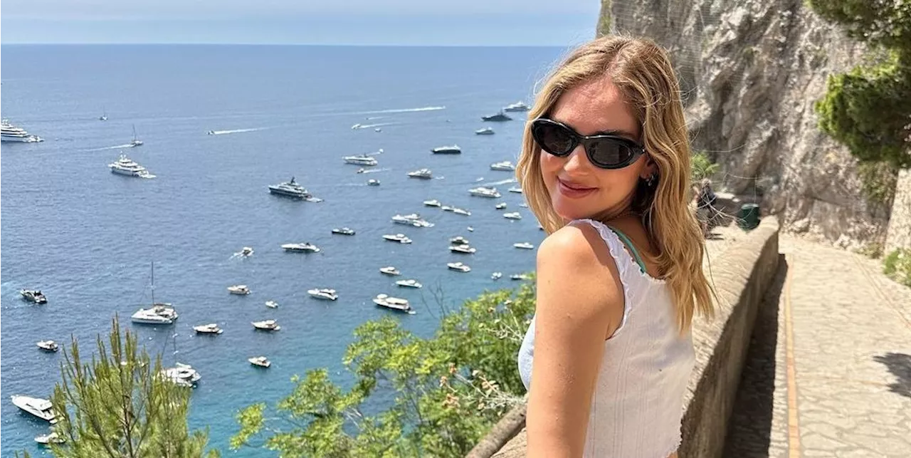 Chiara Ferragni si gode la dolce vita di Capri tra dediche misteriose e un (presunto) nuovo flirt